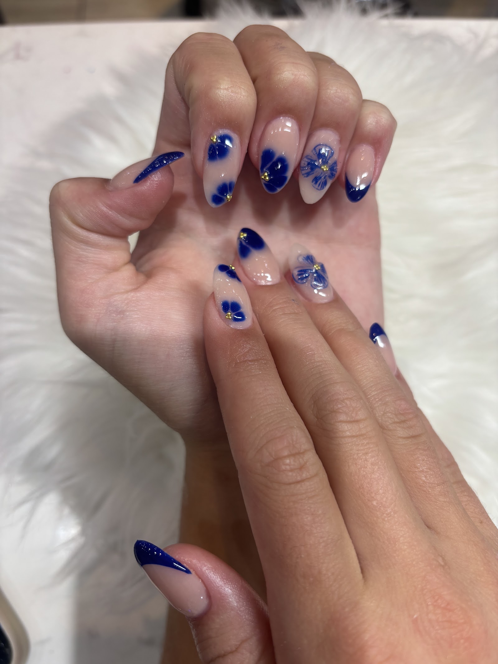 Luxury Nails and Spa nail photo 7